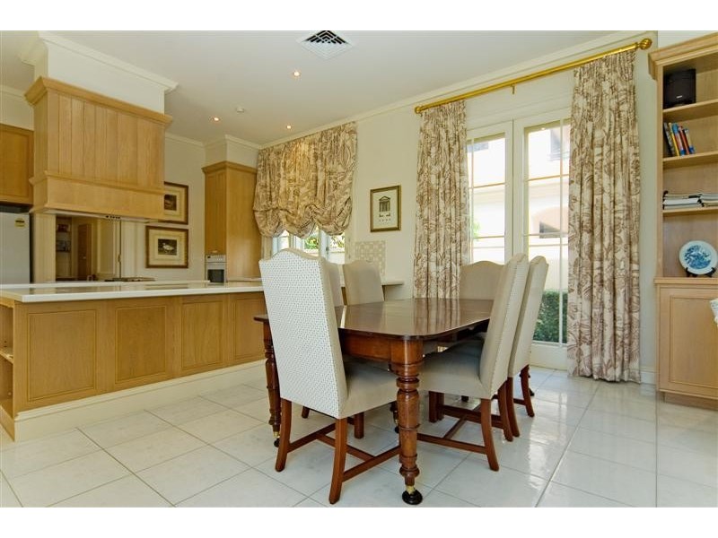 1117 Beechwood Drive, Hope Island QLD 4212