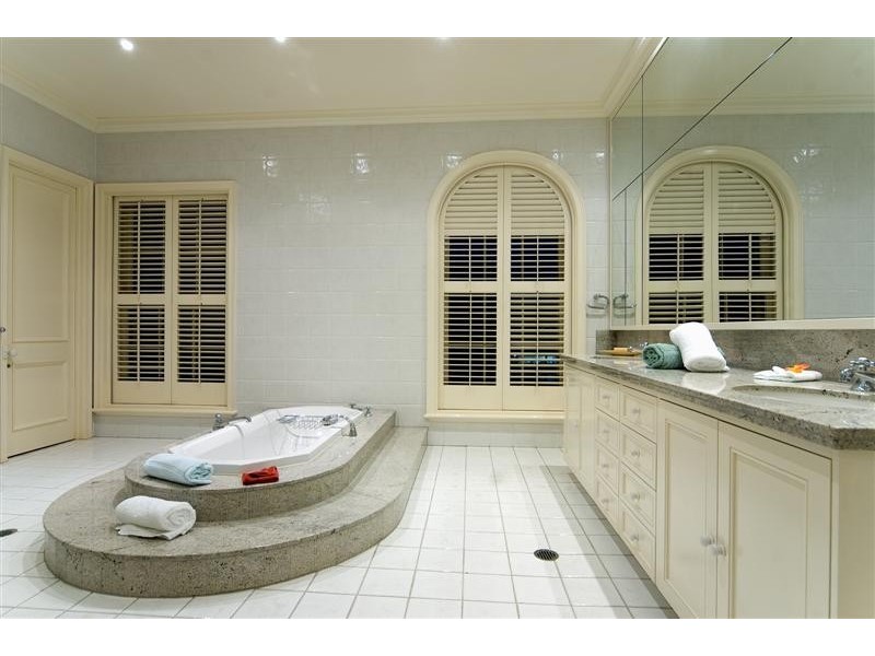 1117 Beechwood Drive, Hope Island QLD 4212