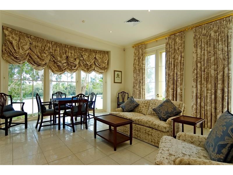 1117 Beechwood Drive, Hope Island QLD 4212