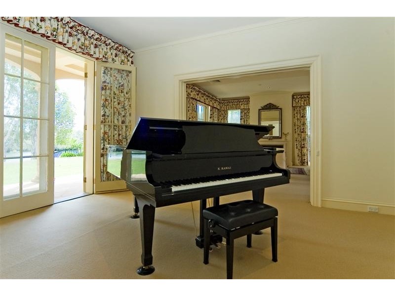 1117 Beechwood Drive, Hope Island QLD 4212