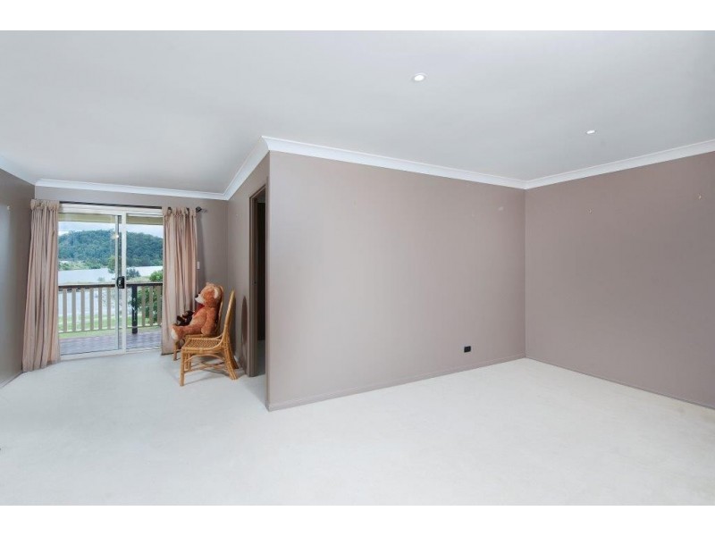 16 Brittany Drive, Oxenford QLD 4210