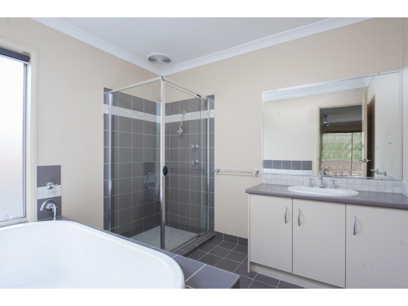 3 Brennan Close, Maudsland QLD 4210
