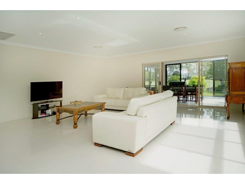 9116 Peter Senior Drive, Hope Island QLD 4212