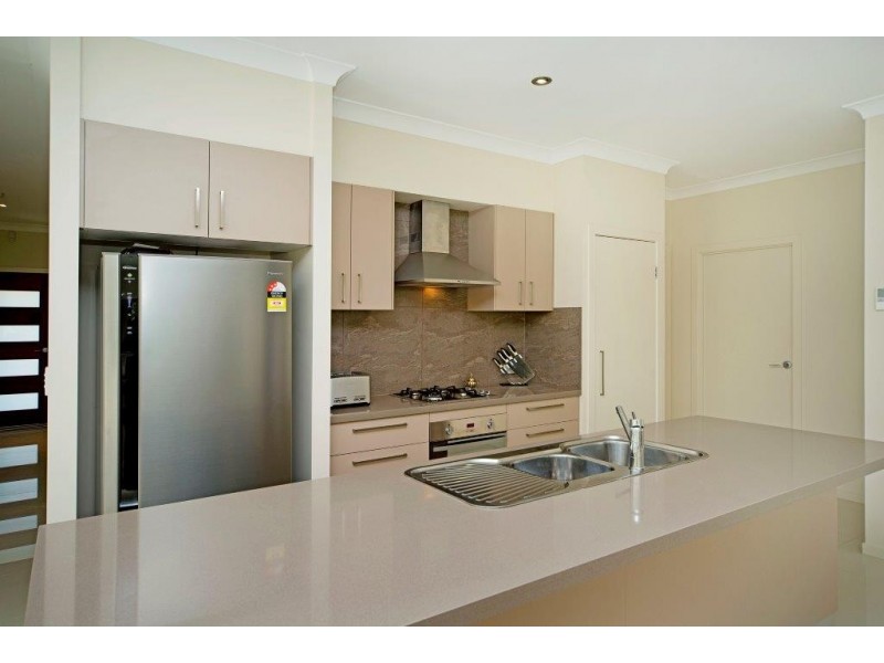 9116 Peter Senior Drive, Hope Island QLD 4212