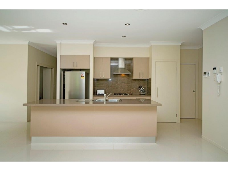 9116 Peter Senior Drive, Hope Island QLD 4212