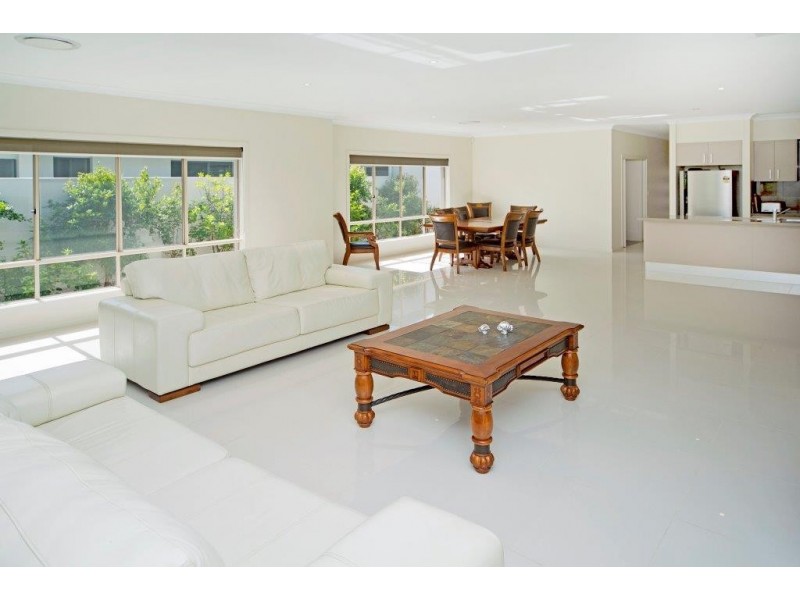 9116 Peter Senior Drive, Hope Island QLD 4212