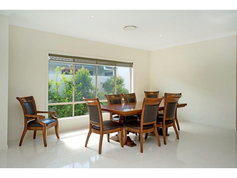 9116 Peter Senior Drive, Hope Island QLD 4212