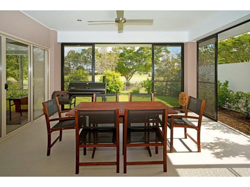 9116 Peter Senior Drive, Hope Island QLD 4212