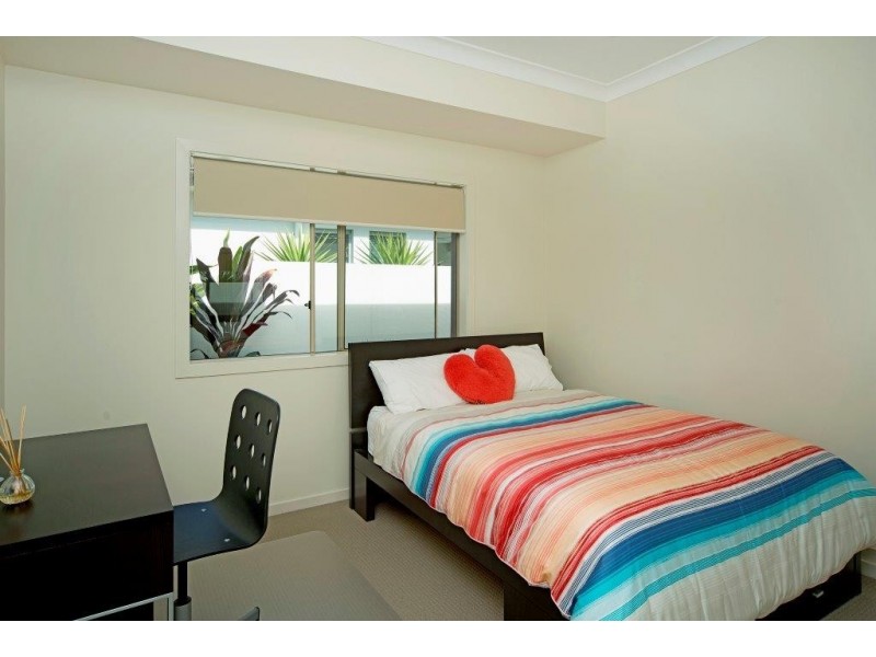 9116 Peter Senior Drive, Hope Island QLD 4212