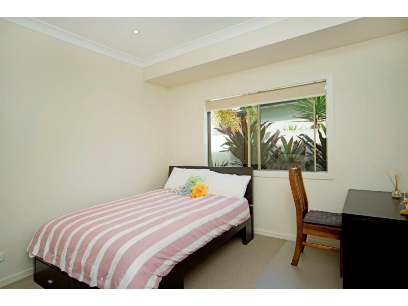 9116 Peter Senior Drive, Hope Island QLD 4212