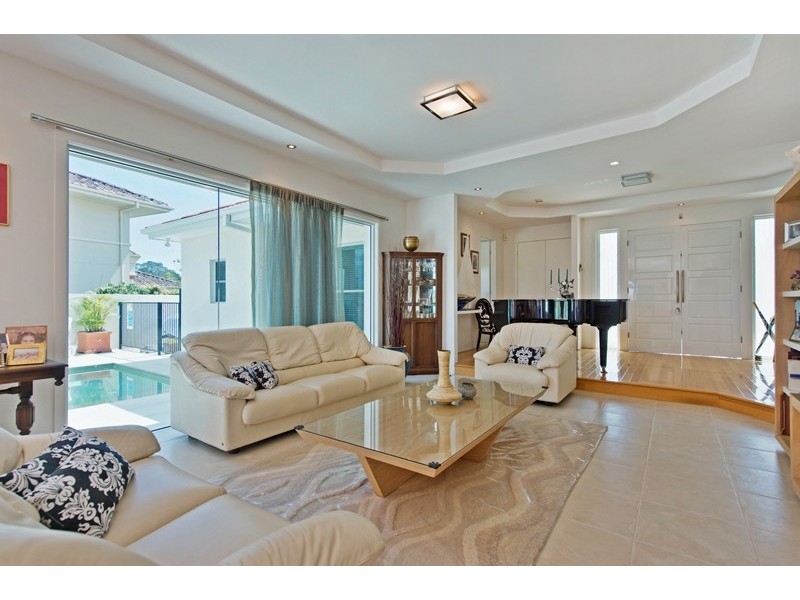 3129 Riverleigh Drive, Hope Island QLD 4212