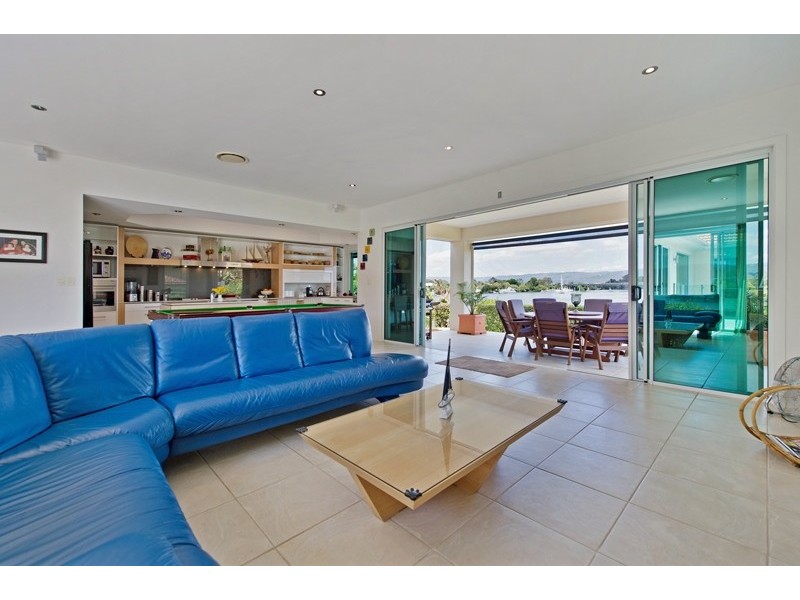 3129 Riverleigh Drive, Hope Island QLD 4212