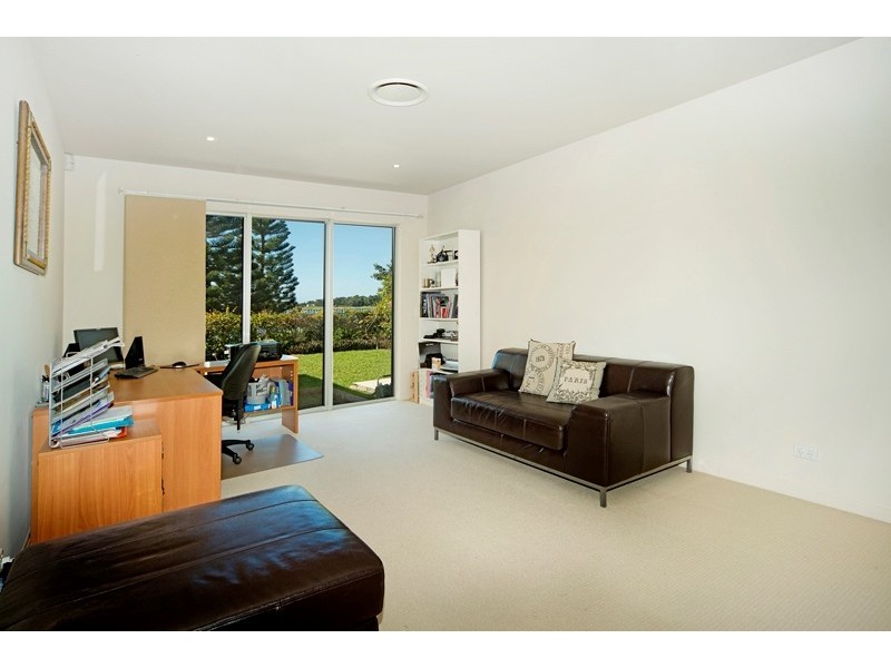 8311 Magnolia Drive East, Hope Island QLD 4212