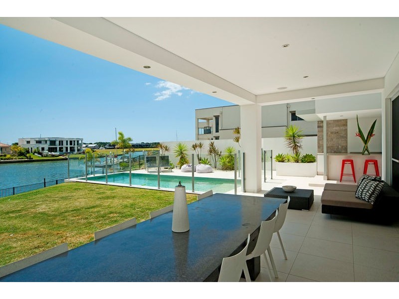 2232 Glengallon Way, Hope Island QLD 4212