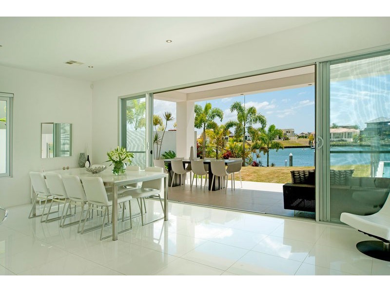 2232 Glengallon Way, Hope Island QLD 4212