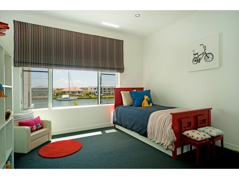 2232 Glengallon Way, Hope Island QLD 4212