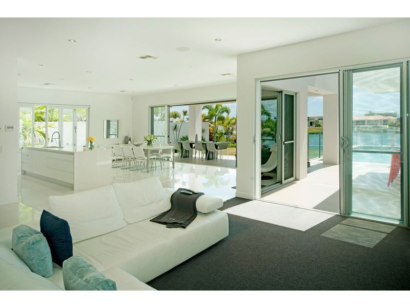2232 Glengallon Way, Hope Island QLD 4212