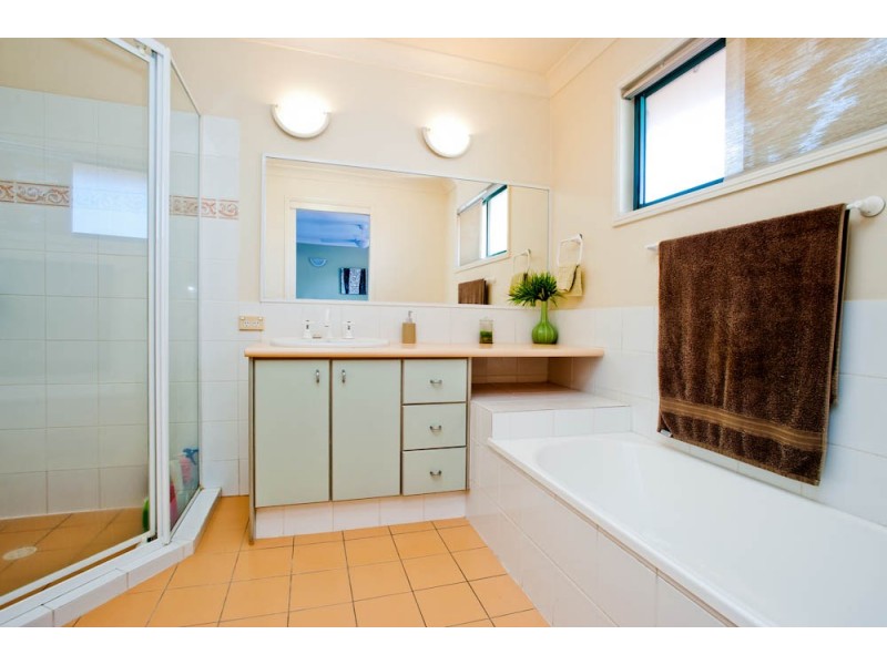 121/19 Santa Barbara Road, Hope Island QLD 4212