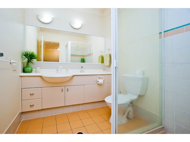 121/19 Santa Barbara Road, Hope Island QLD 4212