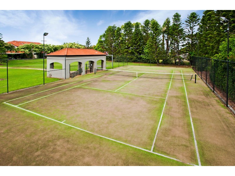 121/19 Santa Barbara Road, Hope Island QLD 4212