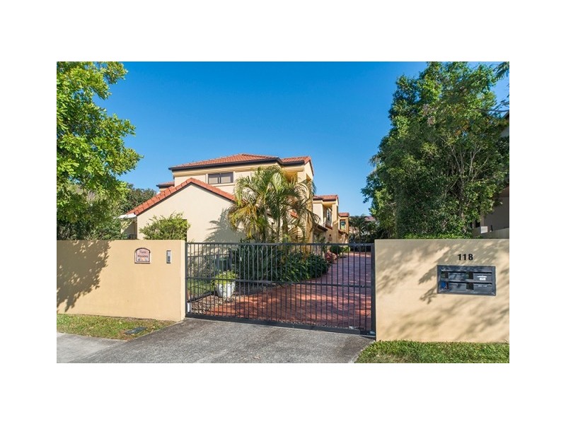 3/118 Pohlman Street, Southport QLD 4215