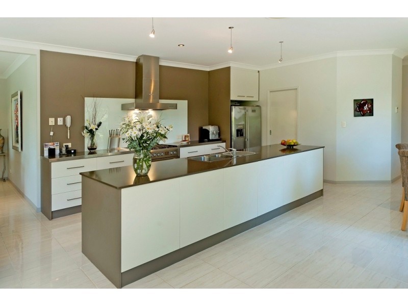 2523 Gracemere Circuit North, Hope Island QLD 4212