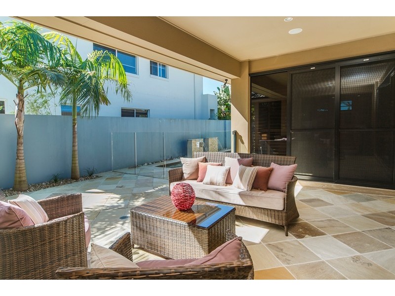 35 Calmwater Crescent, Helensvale QLD 4212