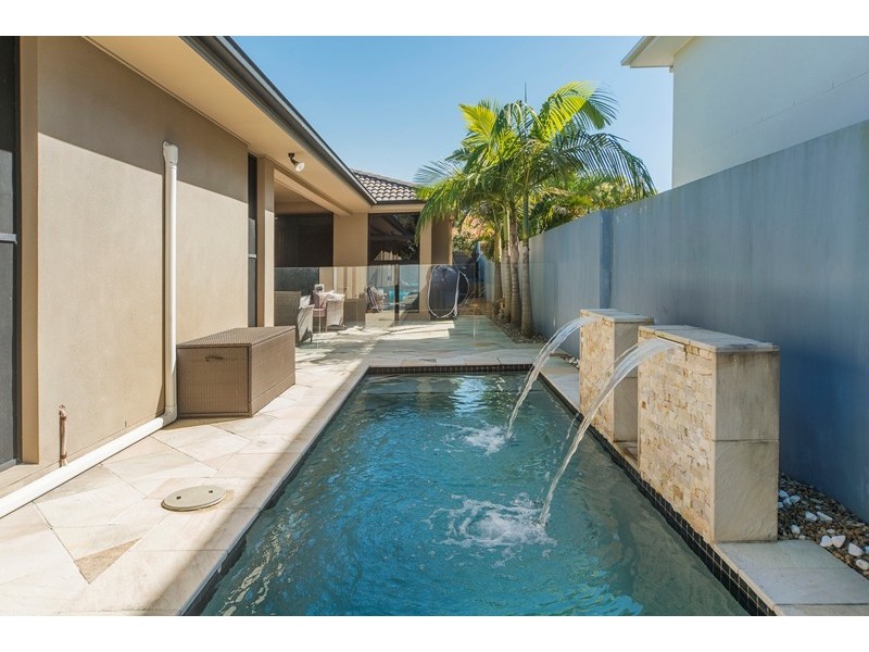 35 Calmwater Crescent, Helensvale QLD 4212