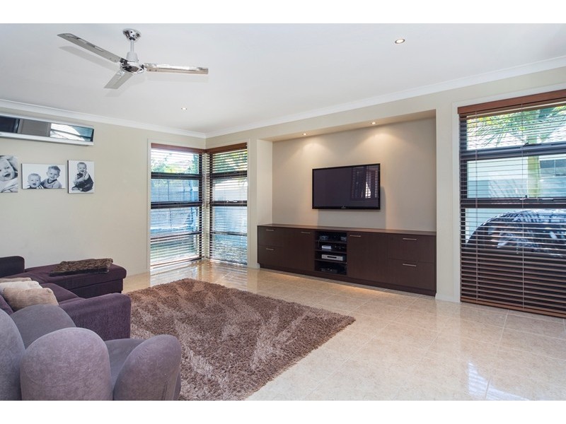 35 Calmwater Crescent, Helensvale QLD 4212