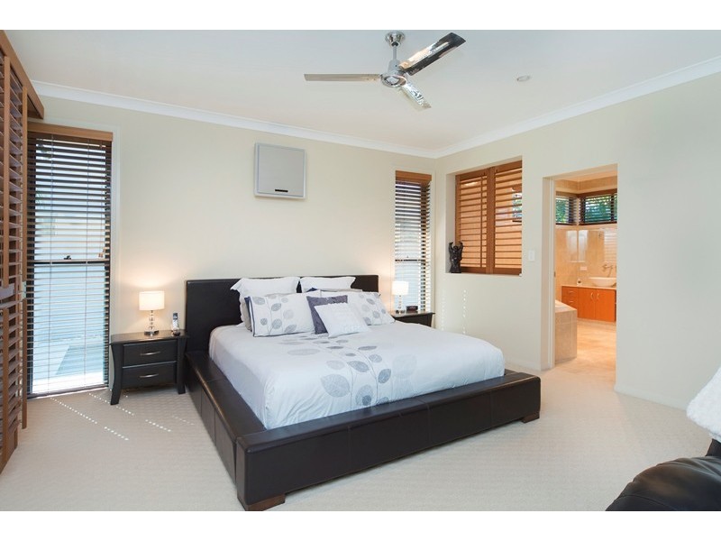 35 Calmwater Crescent, Helensvale QLD 4212