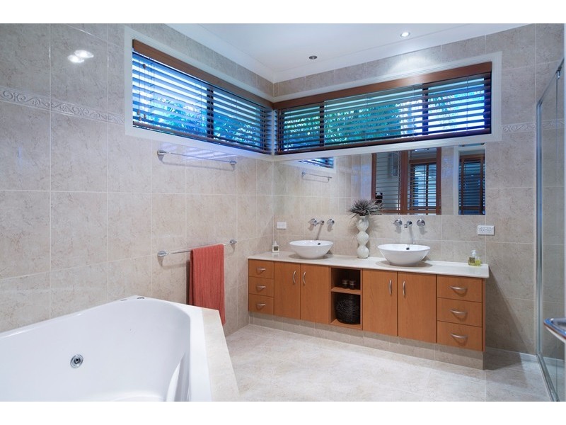 35 Calmwater Crescent, Helensvale QLD 4212