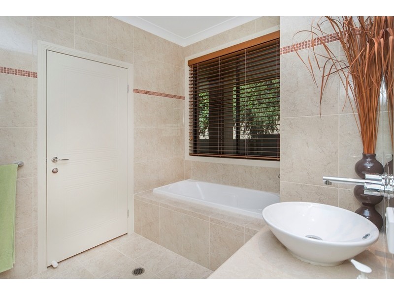 35 Calmwater Crescent, Helensvale QLD 4212