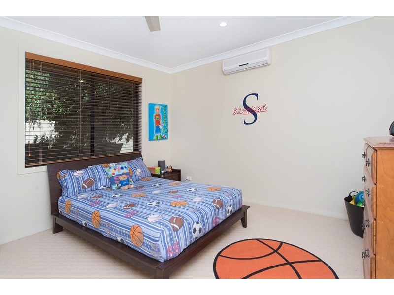 35 Calmwater Crescent, Helensvale QLD 4212