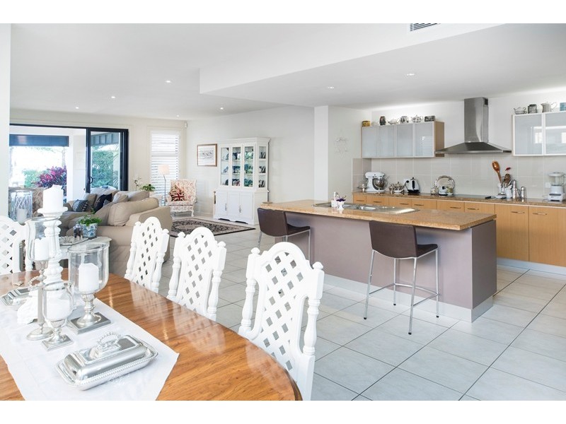 1502 Rosebank Way West, Hope Island QLD 4212