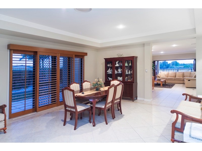 6 Kim Court, Helensvale QLD 4212