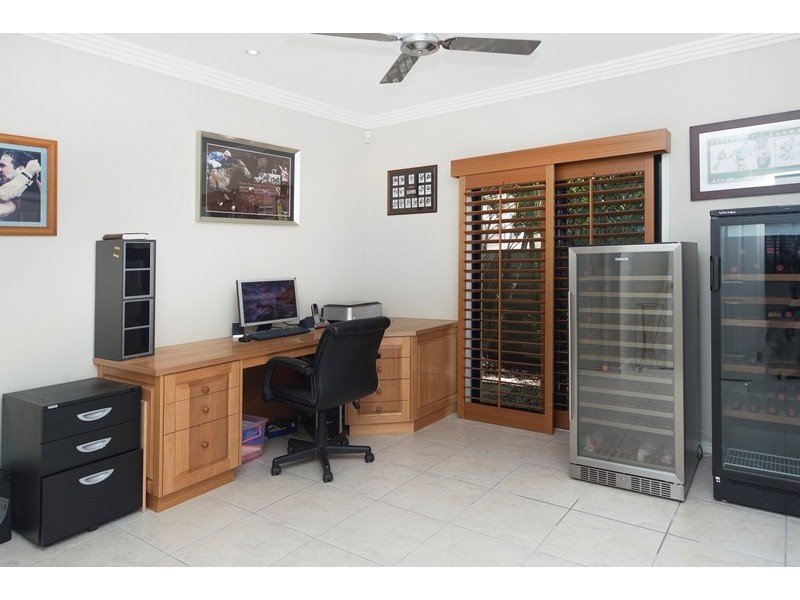 6 Kim Court, Helensvale QLD 4212