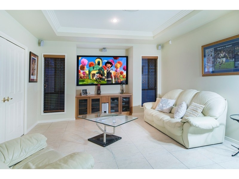 6 Kim Court, Helensvale QLD 4212