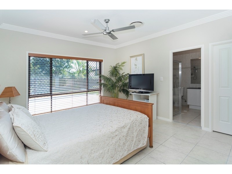 6 Kim Court, Helensvale QLD 4212