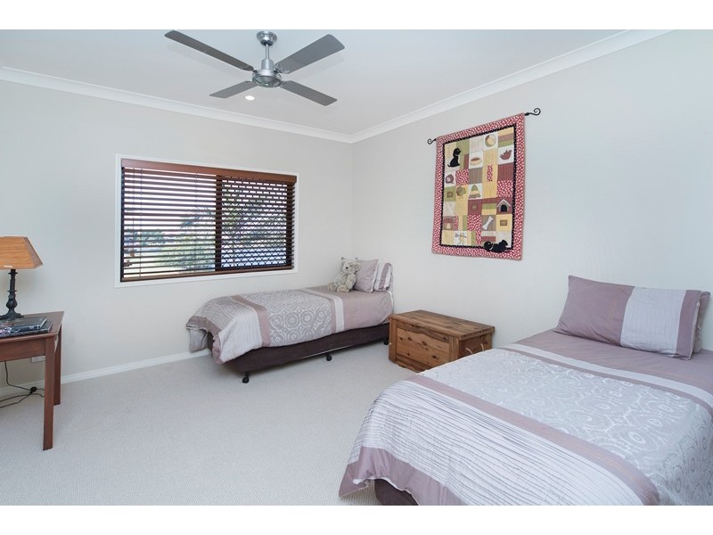 6 Kim Court, Helensvale QLD 4212
