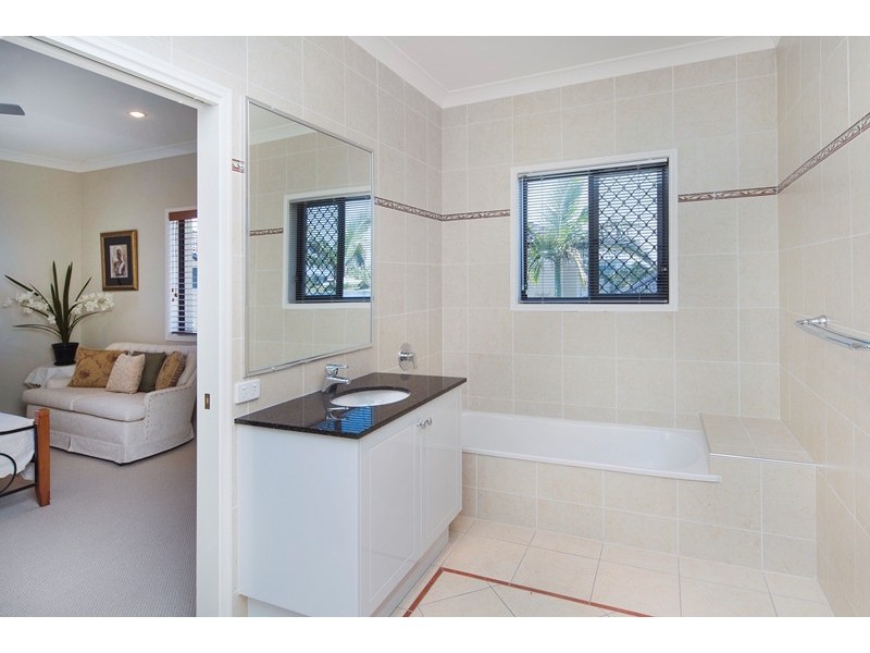 6 Kim Court, Helensvale QLD 4212