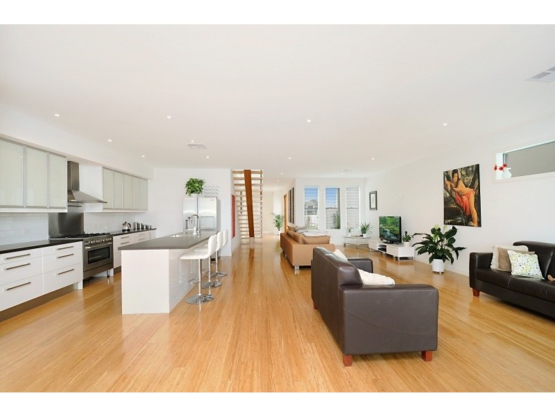 10 Quayside Drive, River Links, Helensvale QLD 4212