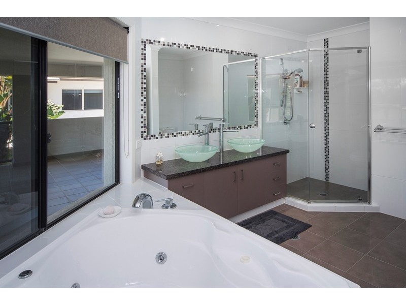 90 Southaven Drive, River Links, Helensvale QLD 4212