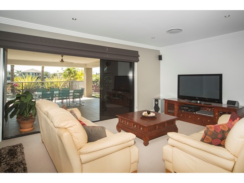 90 Southaven Drive, River Links, Helensvale QLD 4212