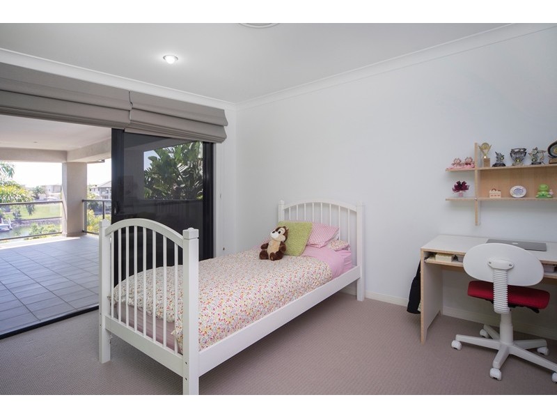 90 Southaven Drive, River Links, Helensvale QLD 4212