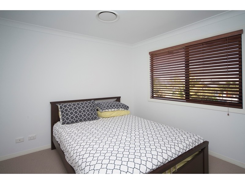 90 Southaven Drive, River Links, Helensvale QLD 4212