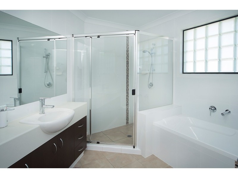 90 Southaven Drive, River Links, Helensvale QLD 4212