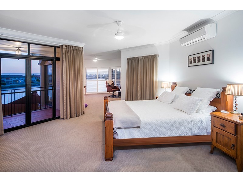 16 Champagne Boulevard, Helensvale QLD 4212