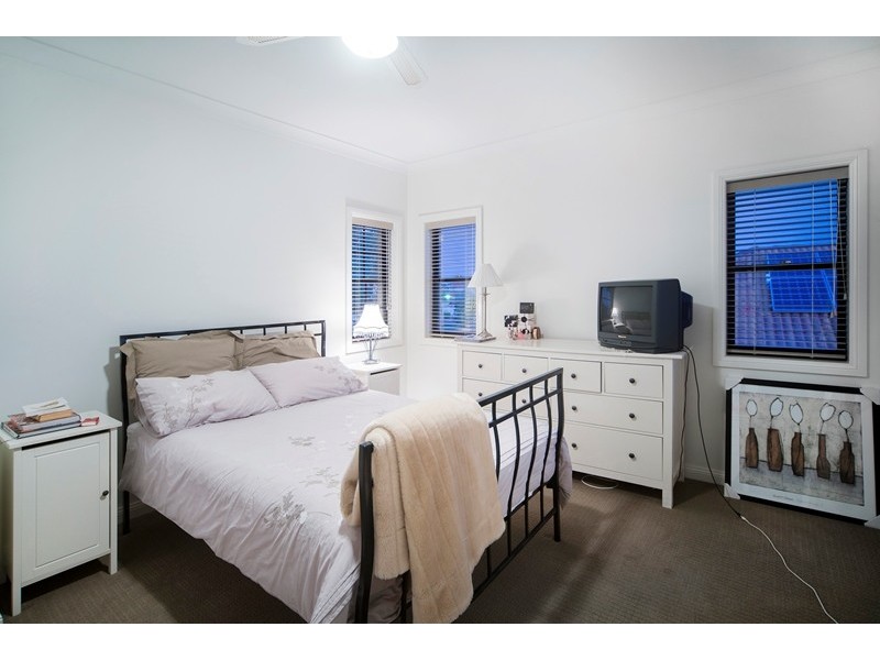 16 Champagne Boulevard, Helensvale QLD 4212