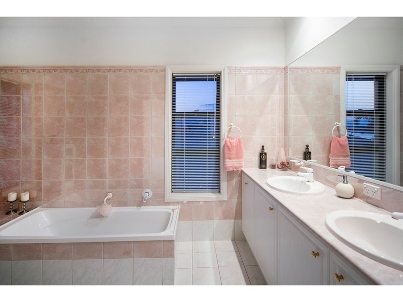 16 Champagne Boulevard, Helensvale QLD 4212