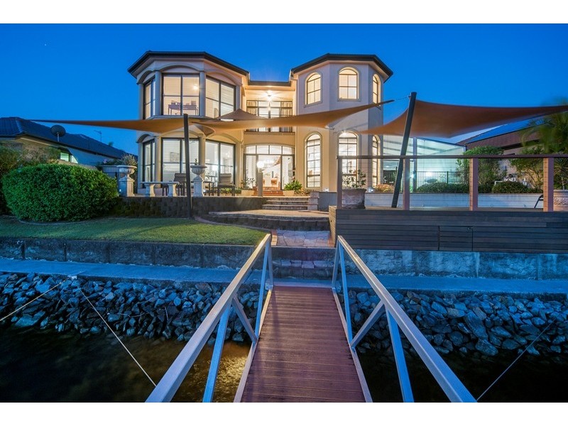 16 Champagne Boulevard, Helensvale QLD 4212